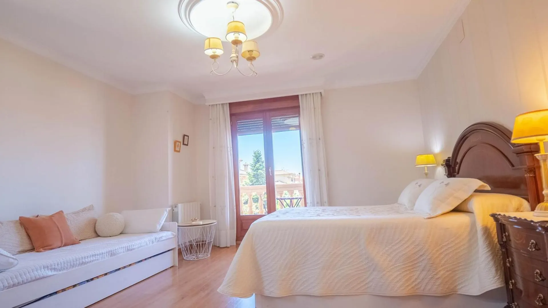 Homestay Villa Luis R Cajar Spain