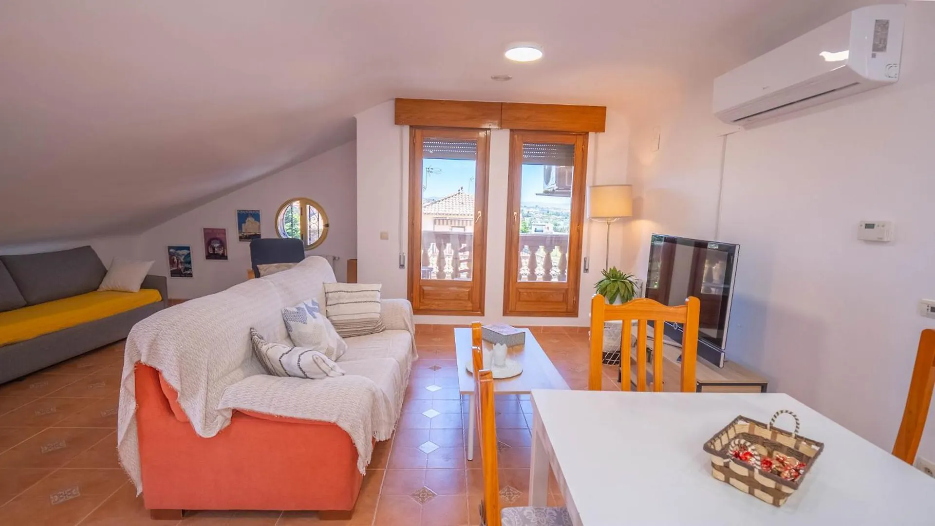 Homestay Villa Luis R Cajar Spain