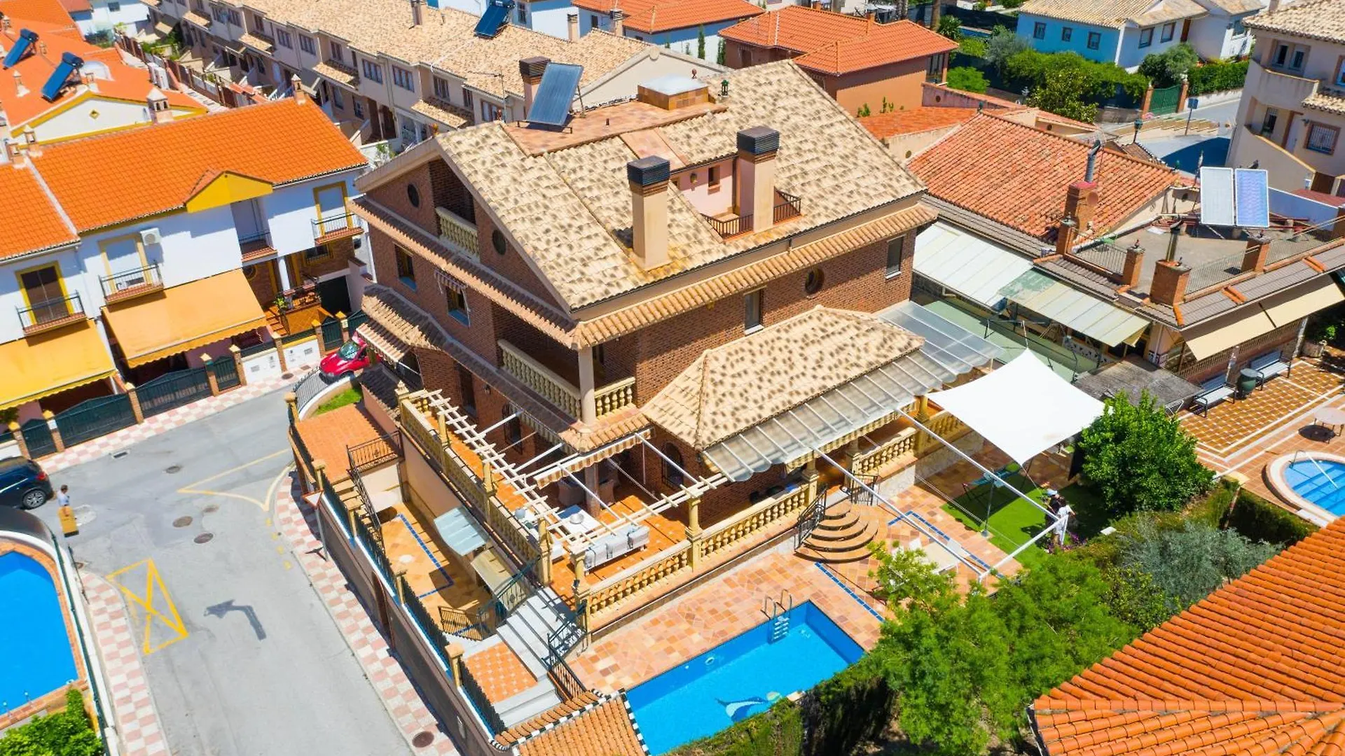 Villa Luis R contacts