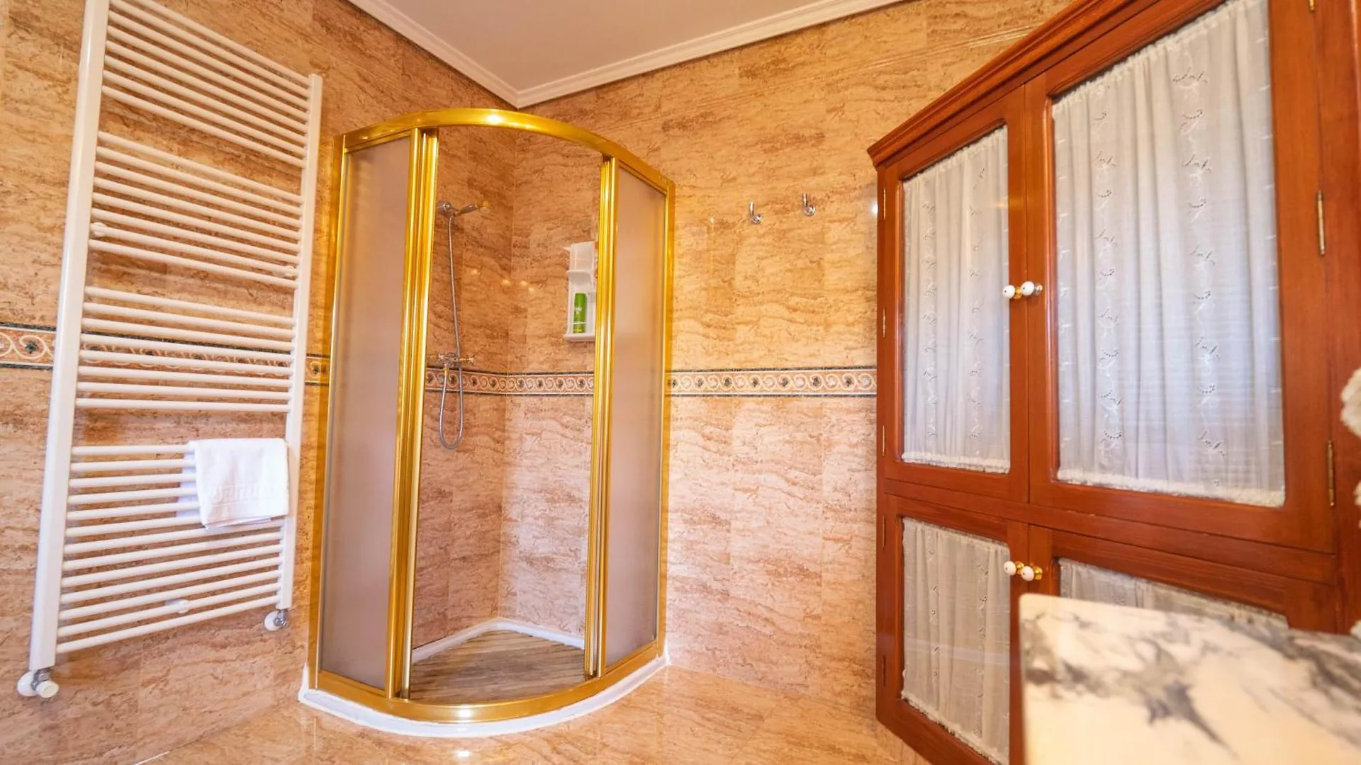 Villa Luis R Cájar 0*,  España